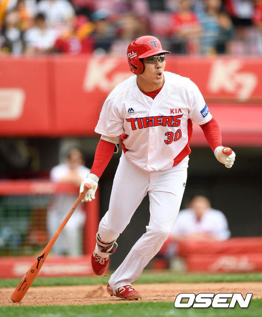 KIA 유민상이 안타를 날리고 있다./ soul1014@osen.co.kr