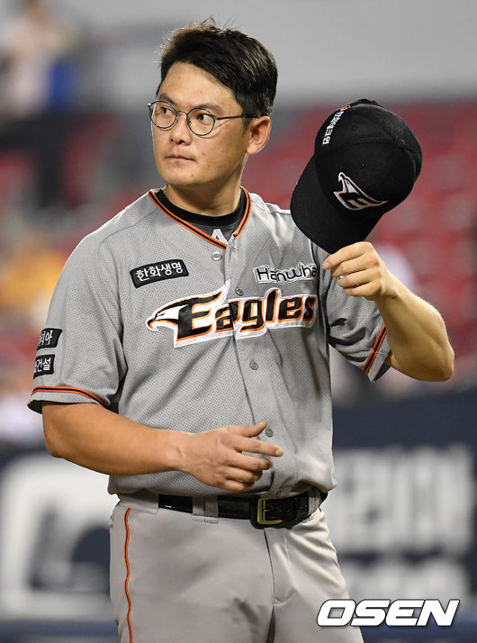 동점 스리런으로 승리를 이끈 한화 이성열이 팬들에게 인사하고 있다. /dreamer@osen.co.kr