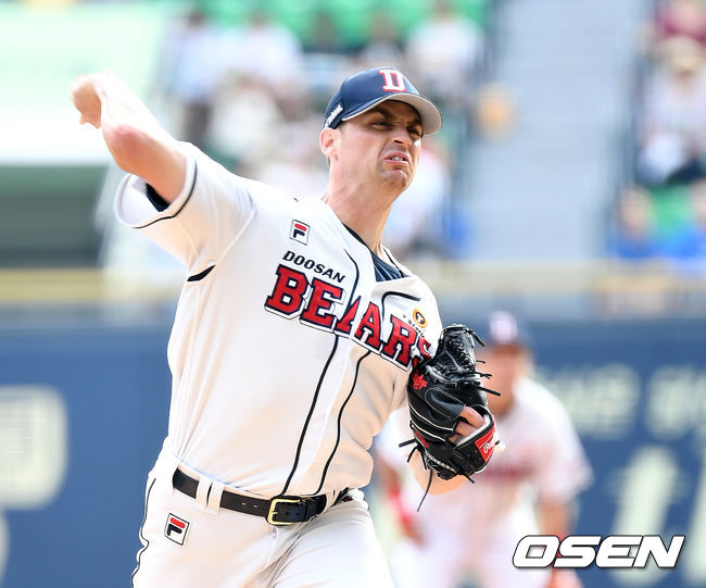 29일 오후 서울 잠실야구장에서 ‘2019년 신한은행 마이카 KBO리그’ 두산 베어스와 롯데 자이언츠의 경기가 열렸다.1회초 무사에서 두산 선발투수 후랭코프가 역투하고 있다. /sunday@osen.co.kr