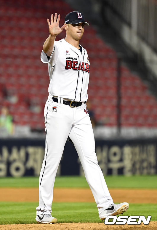 5회초 1사 주자없는 상황 KT 심우준의 투수 강습 안타 때 두산 선발 후랭코프가 1루로 송구했다. 이후 괜찮다는 사인을 보내는 후랭코프.  /dreamer@osen.co.kr