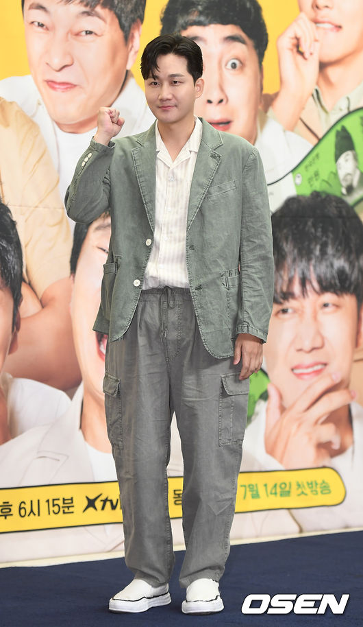 이용진이 포토타임을 갖고 있다. /youngrae@osen.co.kr