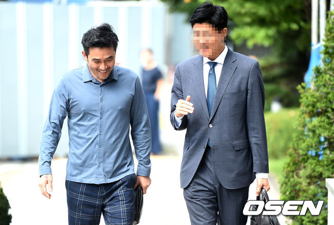 최민수가 밝은 표정으로 법정에 들어서고 있다. /ksl0919@osen.co.kr