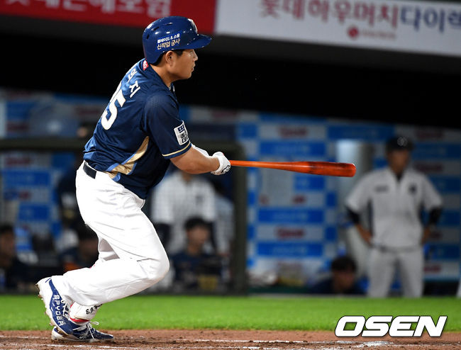 9일 오후 부산 사직야구장에서 ‘2019 신한은행 MY CAR KBO리그’ 롯데 자이언츠와 NC 다이노스의 경기가 열렸다. 8회초 2사 1, 2루 상황 NC 양의지가 동점 1타점 적시타를 날리고 있다. /dreamer@osen.co.kr