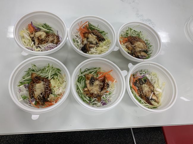 박주홍 어머니가 8일 한화 선수단에 돌린 장어 덮밥 /한화 이글스 제공.