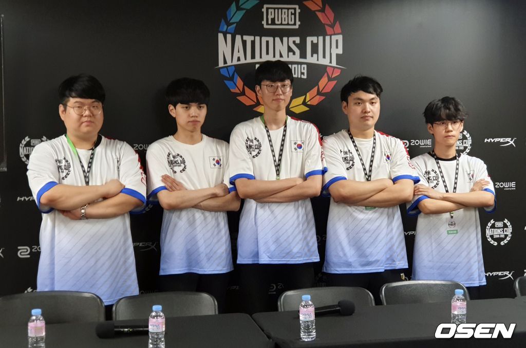 한국 대표팀 선수들. 왼쪽부터 배승후 감독, '이노닉스' 나희주, '아쿠아5' 유상호, '피오' 차승훈, '로키' 박정영.