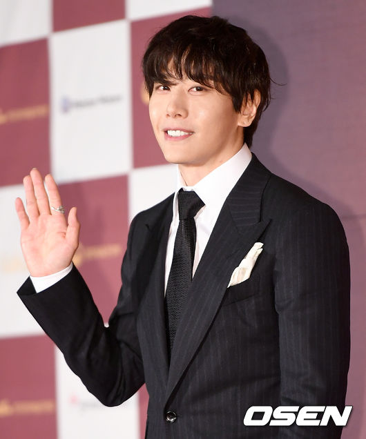 박효신 측이 사무실 인테리어 고소건에 관련해 엄정한 법정대응을 시사했다.