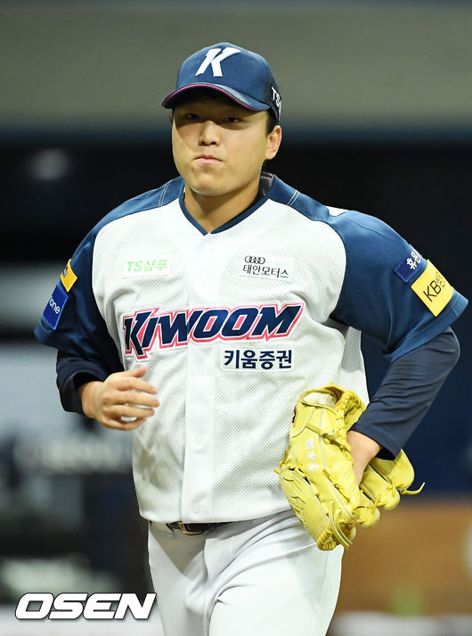 3회초를 마친 키움 선발 이승호가 덕아웃으로 들어오고 있다./rumi@osen.co.kr