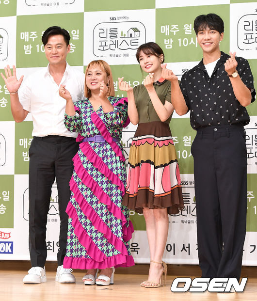 배우 이서진, 박나래, 정소민, 이승기(왼쪽부터)가 참석해 포토타임을 하고 있다. /dreamer@osen.co.kr
