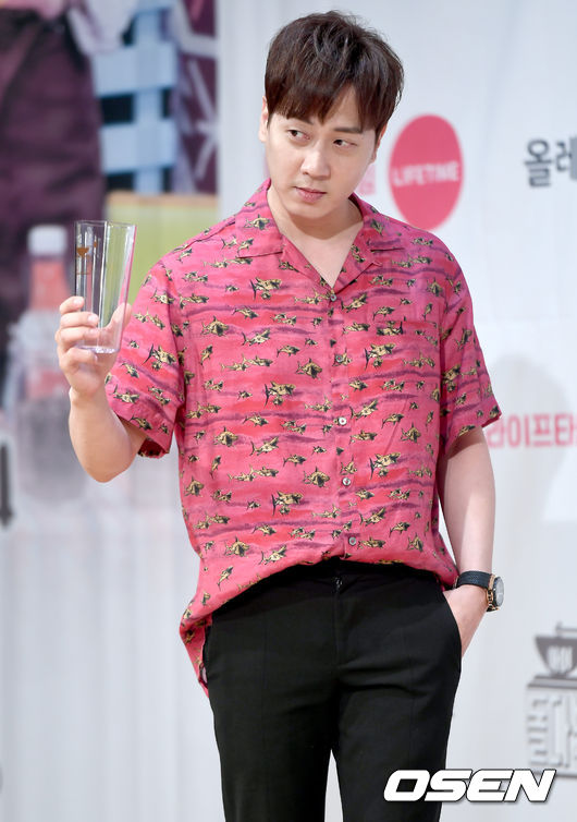 13일 오후 서울 종로구 광화문 KT 스퀘어에서 라이프타임 ‘아이돌다방’ 제작발표회가 열렸다. ‘아이돌다방’은 바쁜 하루를 보낸 아이돌들에게 잠시 쉬었다 갈 수 있는 카페를 운영하는 힐링 예능이다. 앤디가 행사에 참석해 포즈를 취하고 있다. / ksl0919@osen.co.kr