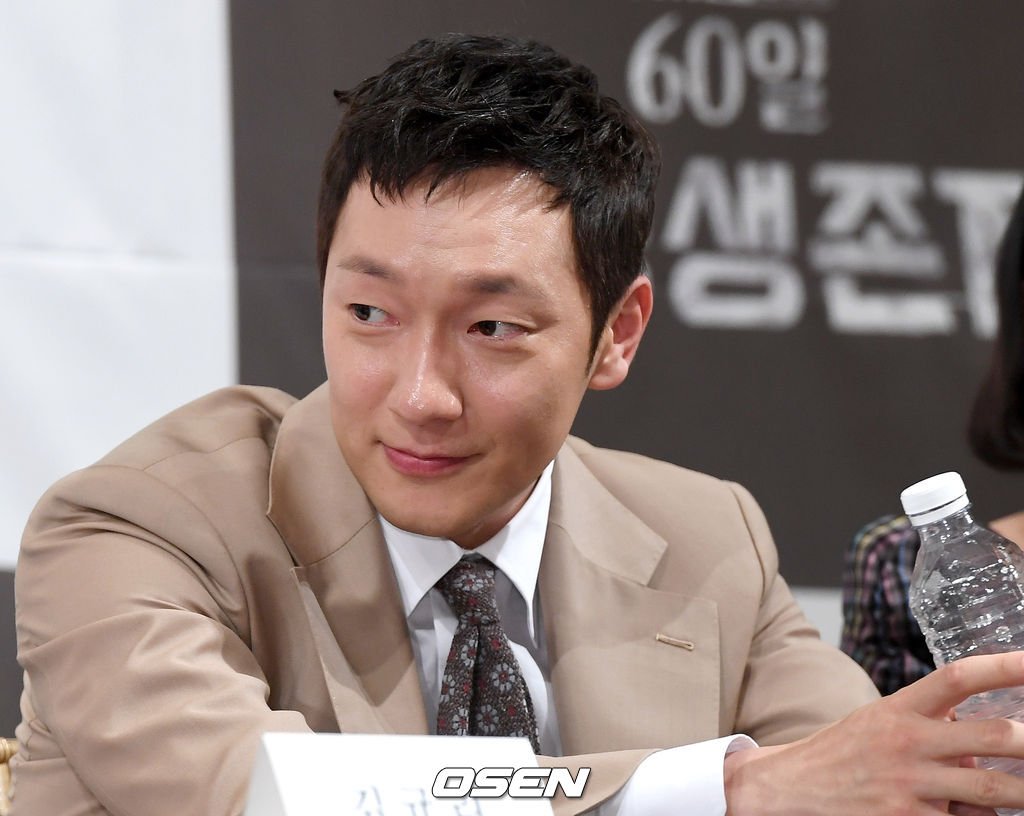 배우 손석구가 참석해 취재진의 질문을 듣고 있다. /dreamer@osen.co.kr