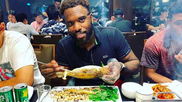 [사진] 굴비를 먹는 SK 헨리 소사. /소사 인스타그램 캡처