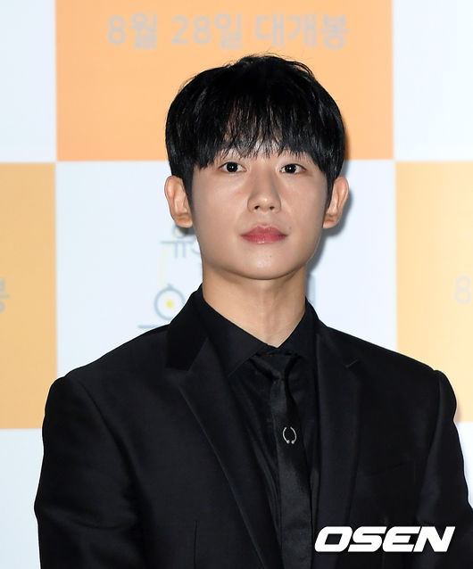 20일 오후 서울 CGV 용산아이파크몰에서 영화 '유열의 음악앨범'(감독 정지우) 언론시사회가 열렸다.  배우 정해인이 취재진의 질문을 듣고 있다. /sunday@osen.co.kr