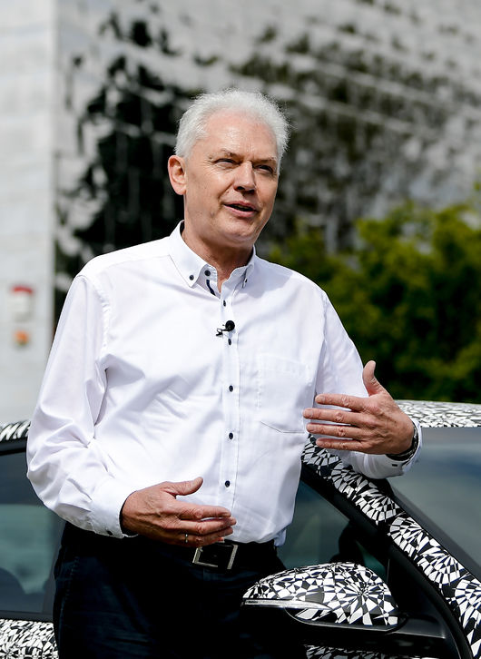 알버트 비어만 현대차·기아차 연구개발본부장(사장)이 뉘르부르크링 트랙 데이 행사의 의미에 대해 설명하고 있다.