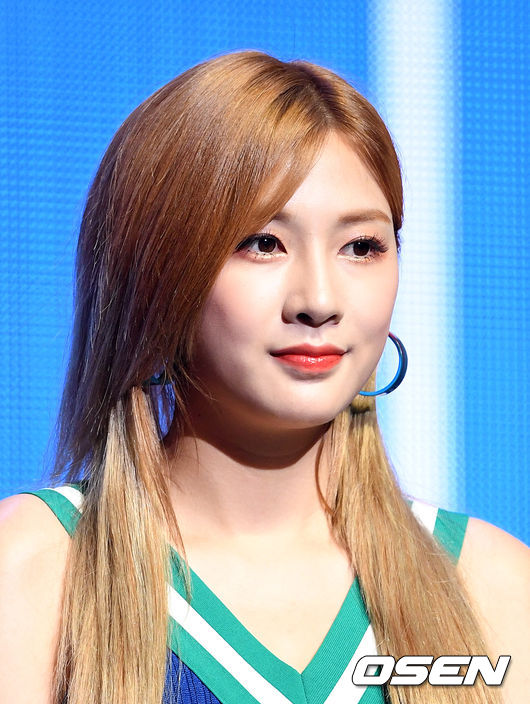 21일 오후 서울 광진구 예스24라이브홀에서 가수 오하영 미니 1집 'OH!' 발매기념 쇼케이스가 열렸다.가수 오하영이 취재진의 질문을 듣고 있다. /sunday@osen.co.kr