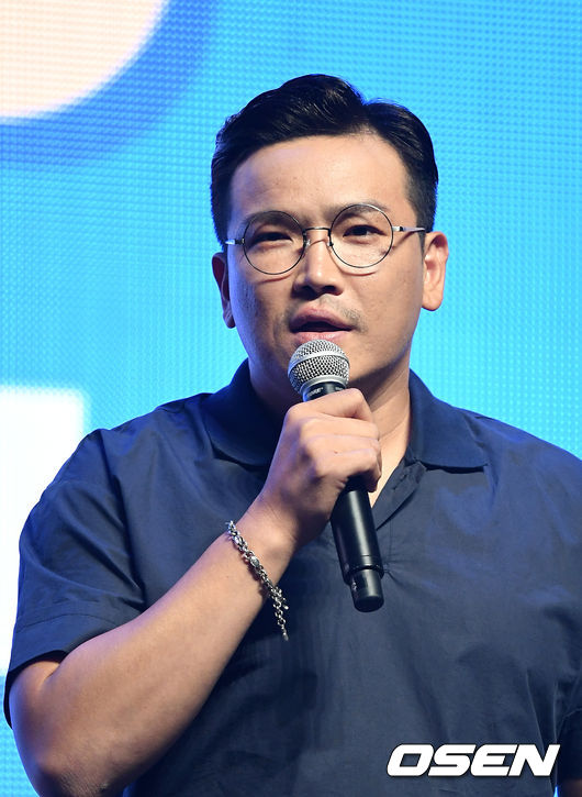 21일 오후 서울 광진구 예스24라이브홀에서 가수 오하영 미니 1집 'OH!' 발매기념 쇼케이스가 열렸다.MC 딩동이 진행을 하고 있다. /sunday@osen.co.kr