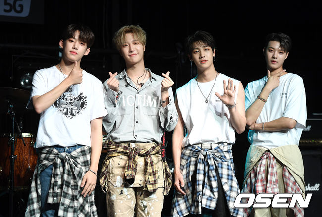 21일 오후 서울 서울 마포구 홍대 웨스트브릿지 라이브홀 밴드 아이즈 신곡 '너와의 추억은 항상 여름같아' 미디어 쇼케이스가 열렸다. 밴드 아이즈가 포토타임을 갖고 있다. /sunday@osen.co.kr