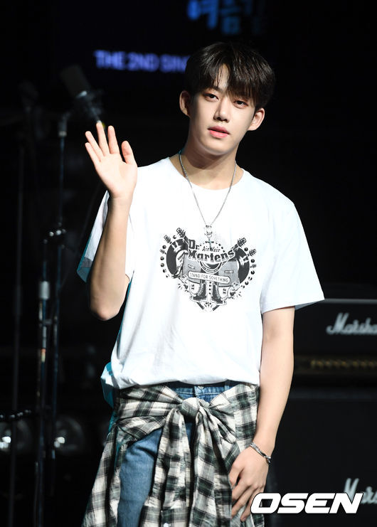 21일 오후 서울 서울 마포구 홍대 웨스트브릿지 라이브홀 밴드 아이즈 신곡 '너와의 추억은 항상 여름같아' 미디어 쇼케이스가 열렸다. 밴드 아이즈 준영이 포토타임을 갖고 있다. /sunday@osen.co.kr