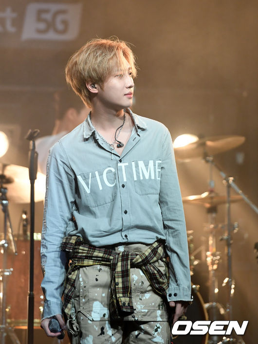 21일 오후 서울 서울 마포구 홍대 웨스트브릿지 라이브홀 밴드 아이즈 신곡 '너와의 추억은 항상 여름같아' 미디어 쇼케이스가 열렸다. 밴드 아이즈 지후가 신곡을 선보이고 있다. /sunday@osen.co.kr