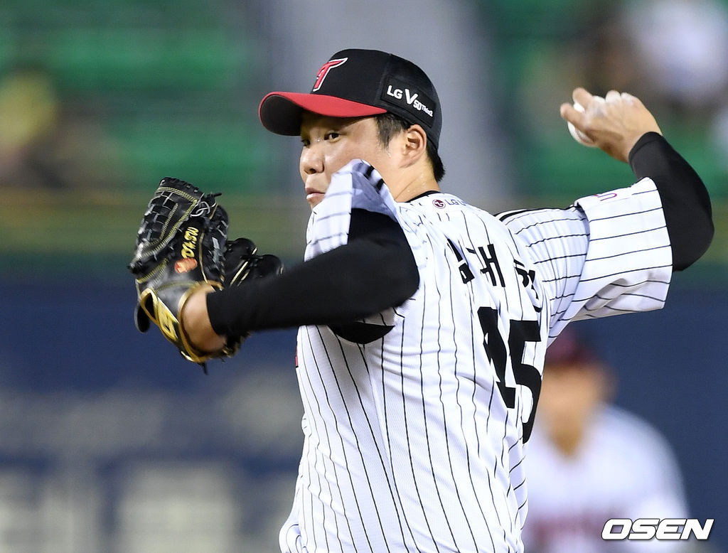 LG 김대현이 역투하고 있다. /sunday@osen.co.kr