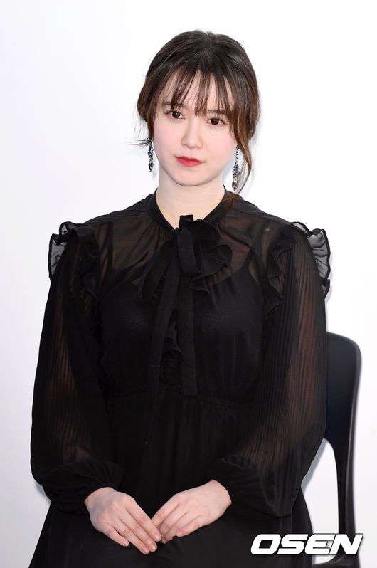 배우 구혜선이 7일 오후 서울 마포구 진산갤러리에서 ‘구혜선 : 니가 없는 세상, 나에겐 적막’ 전시회 기자간담회가 열렸다.<br /><br />배우 구혜선이 기자간담회에 앞서 포토타임을 갖고 있다. /sunday@osen.co.kr