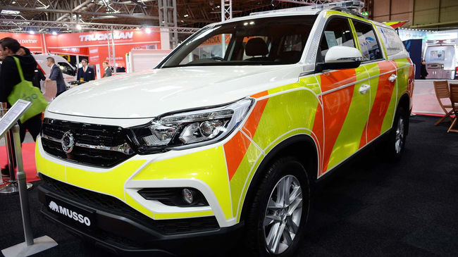 영국의 도로교통공사 하이웨이즈 잉글랜드(Highways England)에서 업무 차량으로 활용될 렉스턴 스포츠.