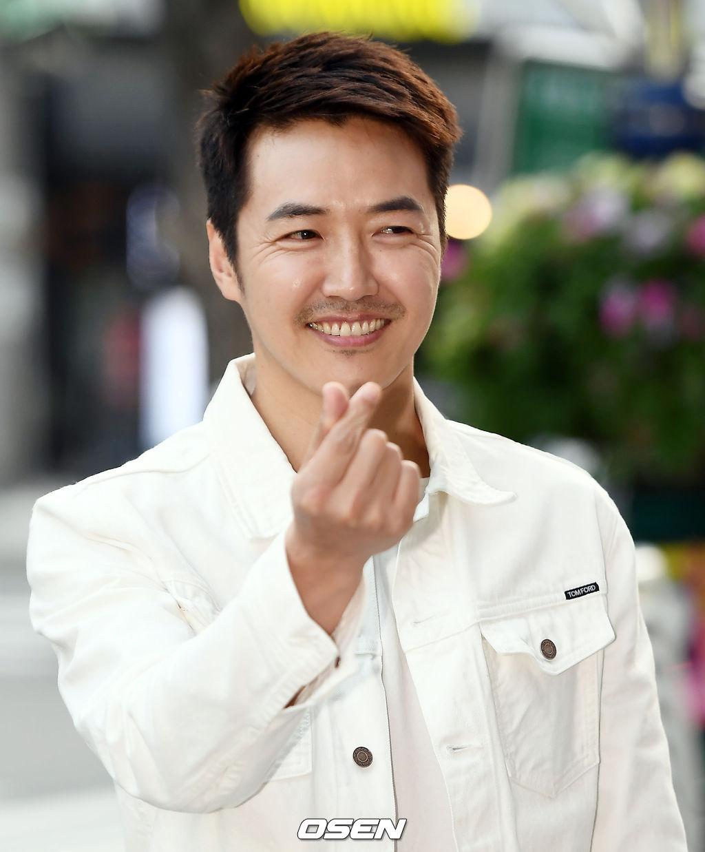 [사진=OSEN DB] 주택 시공 피해를 호소하고 있는 배우 윤상현.