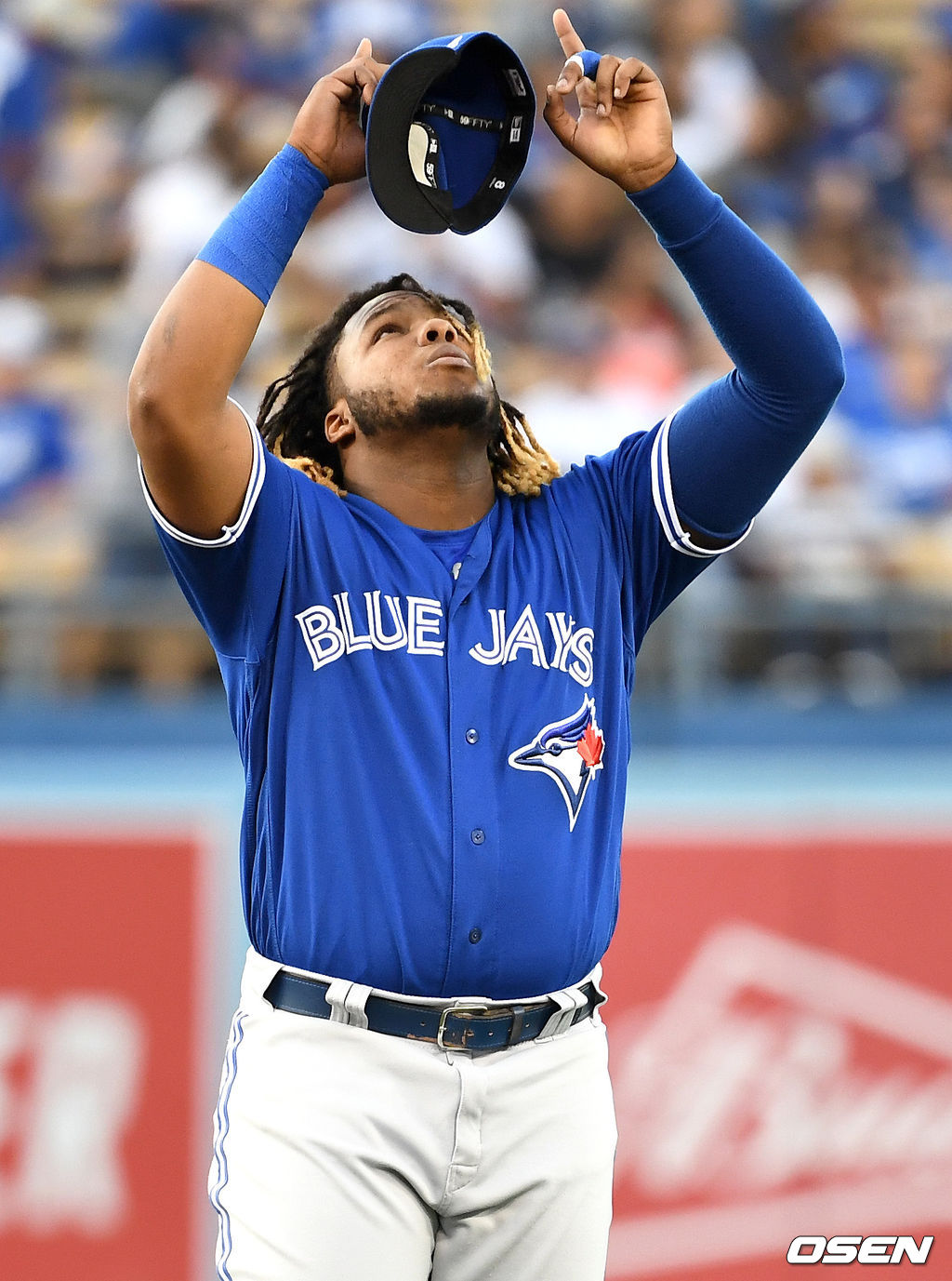 토론토 블라디미르 게레로 주니어가 경기 시작을 앞두고 하늘을 향해 세리머니를 하고 있다. /dreamer@osen.co.kr