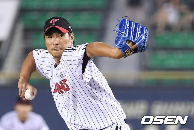 8회초 LG 이동현이 역투하고 있다. /youngrae@osen.co.kr