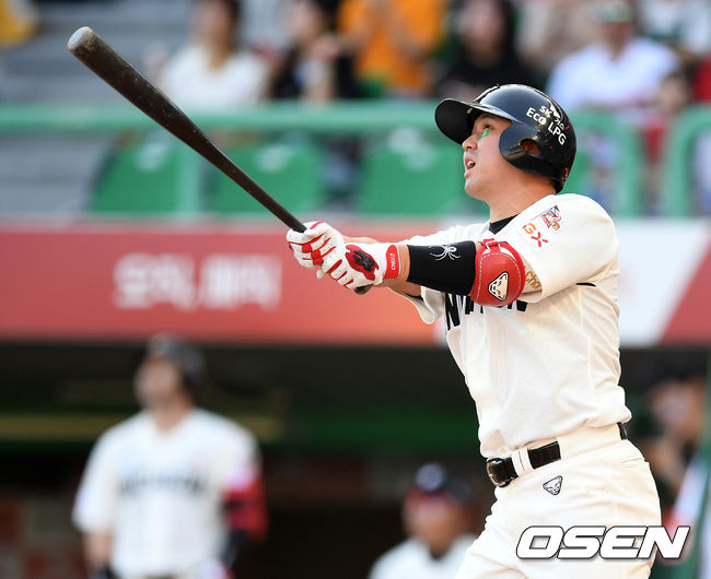 1회말 최정이 솔로 홈런을 치고 있다. / sunday@osen.co.kr