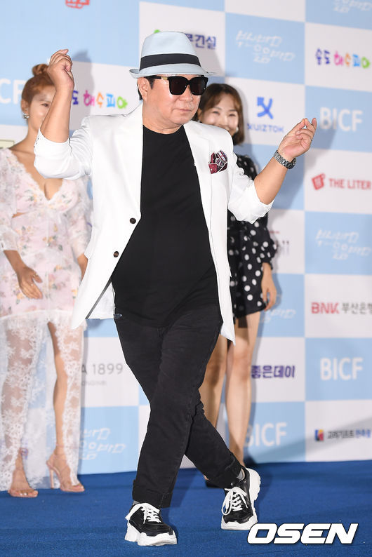 23일 오후 부산 해운대구 영화의 전당에서 '제7회 부산국제코미디페스티벌(BICF)' 개막식이 열렸다. 임하룡이 포토타임을 갖고 있다. /youngrae@osen.co.kr