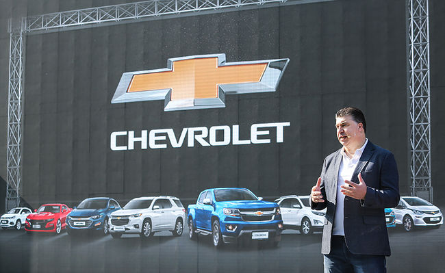 콜로라도를 소개하고 있는 카허 카젬(Kaher Kazem) 한국지엠 사장.