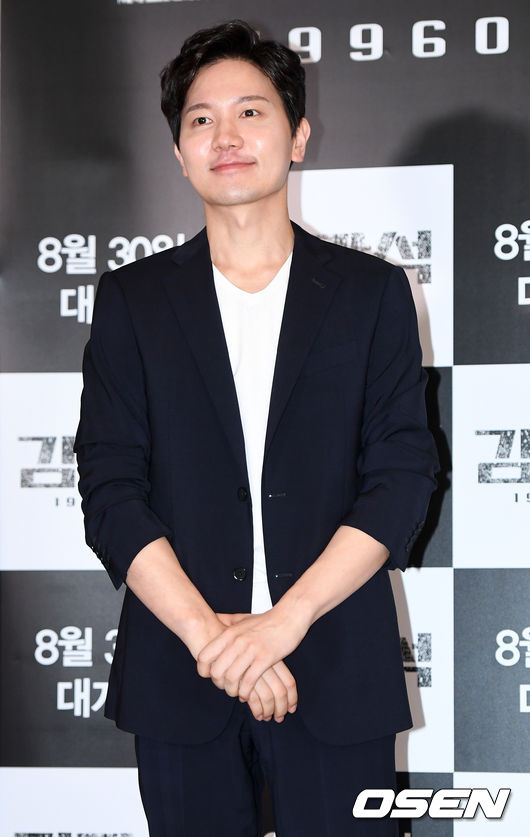 김정근 아나운서가 16일 오후 서울 자양동 롯데시네마 건대입구에서 열린 영화 '김광석'(감독 이상호) VIP시사회에 참석해 포즈를 취하고 있다. /dreamer@osen.co.kr