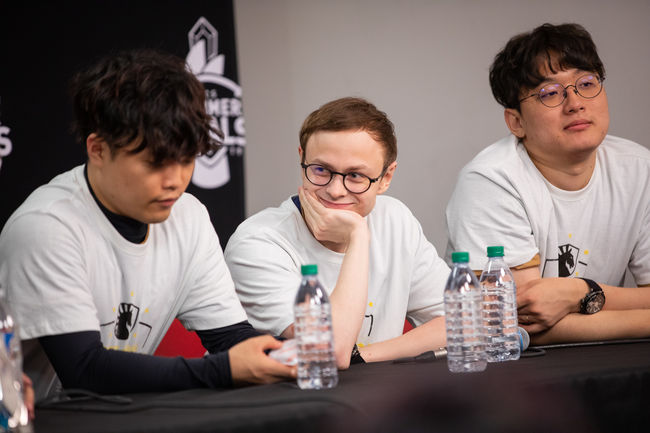 왼쪽부터 '임팩트' 정언영, '옌슨' 니콜라이 옌슨, '코어장전' 조용인. /라이엇 게임즈 플리커.