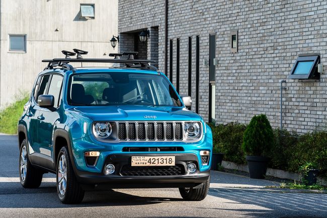 지프 레니게이드 비키니 에디션.