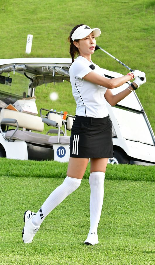 [사진='굿샷' 제공] 기부를 위해 미션을 준비 중인 배우 한다감.