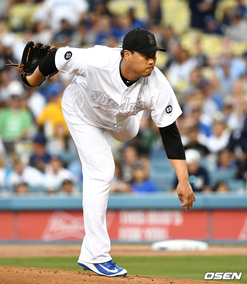 1회초 무사에서 LA 선발투수 류현진이 역투하고 있다. /dreamer@osen.co.kr