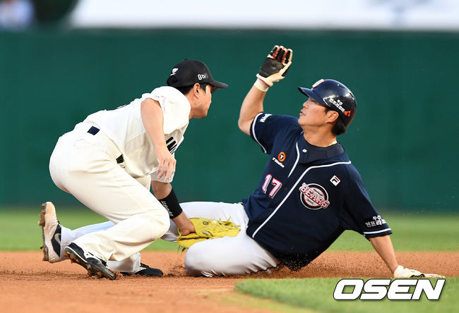 23일 오후 인천 SK행복드림구장에서 ‘2019년 신한은행 마이카 KBO리그’ SK 와이번스와 두산 베어스의 경기가 열렸다.8회초 1사 1루에서 두산 류지혁이 도루에 실패하고 있다. / sunday@osen.co.kr