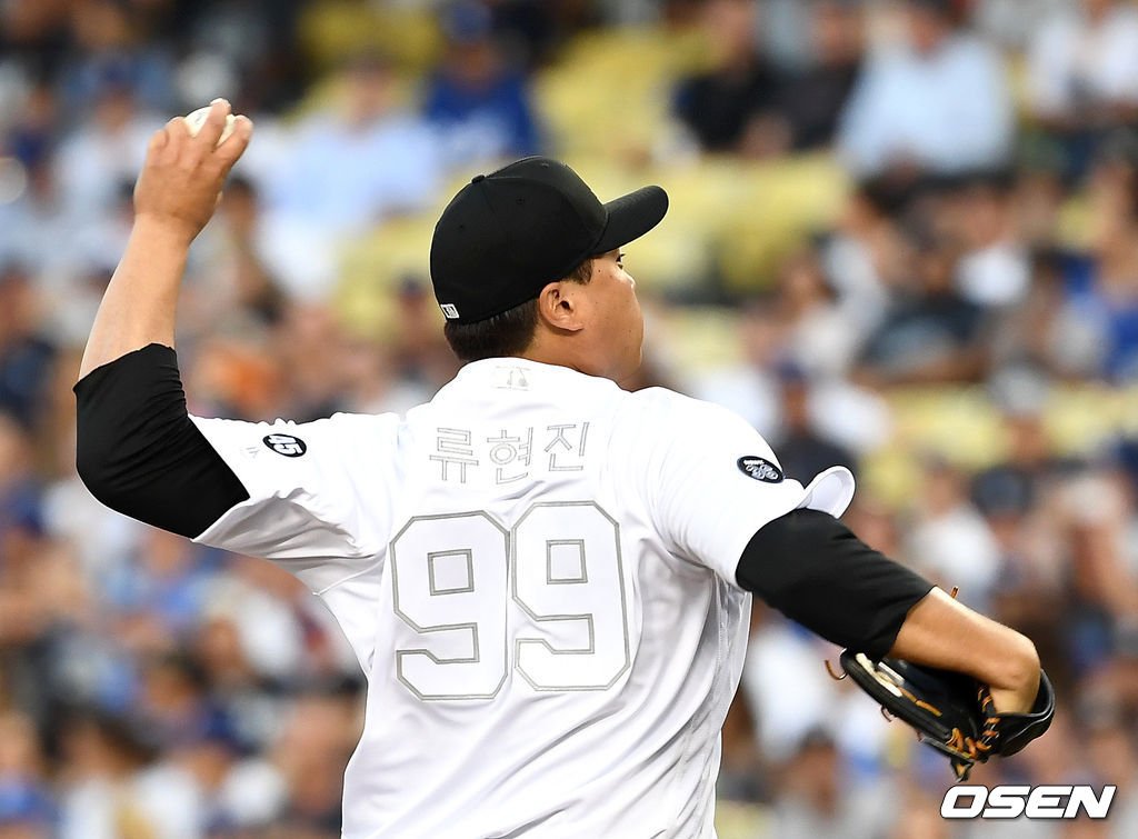 1회초 무사에서 LA 선발투수 류현진이 역투하고 있다. /dreamer@osen.co.kr