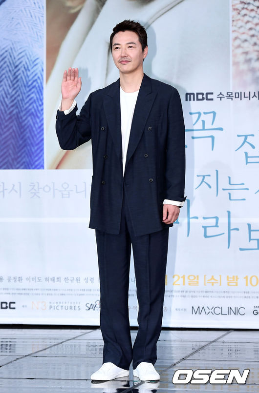 배우 윤상현이 포토타임을 갖고 있다./sunday@osen.co.kr