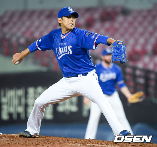 27일 오후 광주-KIA 챔피언스필드에서 '2019 신한은행 MY CAR KBO리그' KIA 타이거즈와 삼성 라이온즈의 경기가 진행됐다. 5회말 삼성 선발투수 윤성환이 역투하고 있다. / soul1014@osen.co.kr