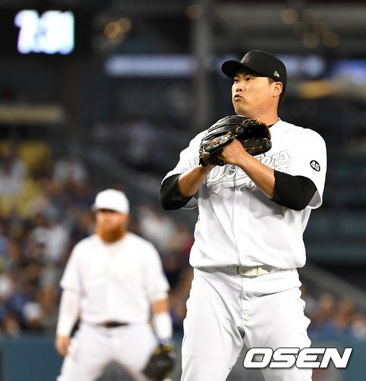 LA 다저스 선발투수 류현진이 투구를 준비하고 있다. /dreamer@osen.co.kr