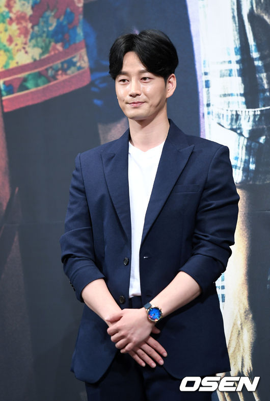 28일 오후 서울 논현동 임피리얼팰리스 호텔에서 OCN 드라마틱 시네마 ‘타인은 지옥이다' 제작발표회가 열렸다.  배우 박종환이 포토타임을 갖고 있다. /sunday@osen.co.kr