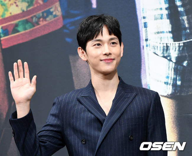 28일 오후 서울 논현동 임피리얼팰리스 호텔에서 OCN 드라마틱 시네마 ‘타인은 지옥이다' 제작발표회가 열렸다.  배우 임시완이 포토타임을 갖고 있다. /sunday@osen.co.kr