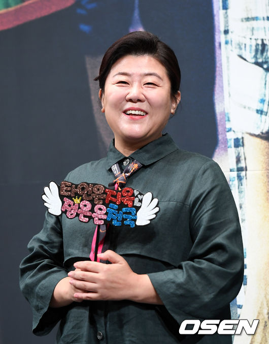 28일 오후 서울 논현동 임피리얼팰리스 호텔에서 OCN 드라마틱 시네마 ‘타인은 지옥이다' 제작발표회가 열렸다.  배우 이정은이 포토타임을 갖고 있다. /sunday@osen.co.kr