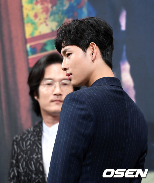 28일 오후 서울 논현동 임피리얼팰리스 호텔에서 OCN 드라마틱 시네마 ‘타인은 지옥이다' 제작발표회가 열렸다.  배우 임시완이 포토타임을 갖고 있다. /sunday@osen.co.kr