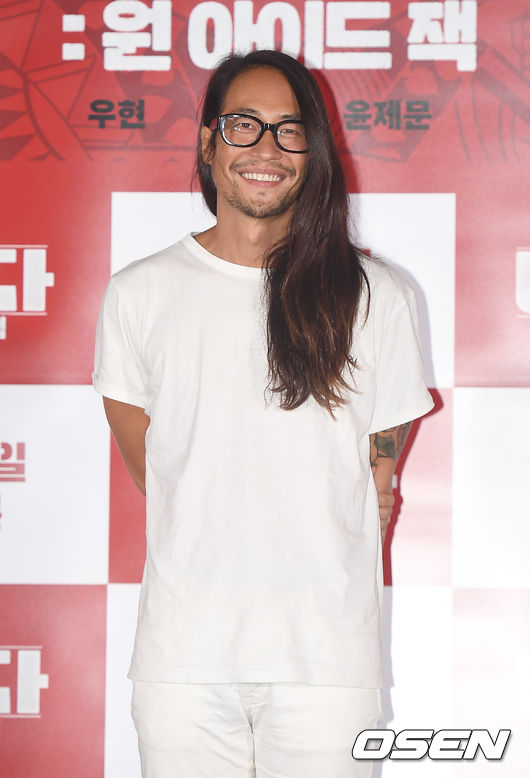 28일 오후 서울 광진구 건대 롯데시네마에서 영화 '타짜: 원 아이드 잭' 언론배급 시사회가 열렸다. 류승범이 포토타임을 갖고 있다. /youngrae@osen.co.kr