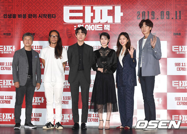 28일 오후 서울 광진구 건대 롯데시네마에서 영화 '타짜: 원 아이드 잭' 언론배급 시사회가 열렸다.  권해효, 류승범, 박정민, 임지연, 최유화, 이광수가 포토타임을 갖고 있다. /youngrae@osen.co.kr