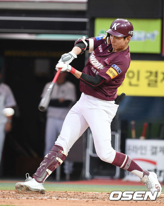 이정후가 타격을 하고 있다. /youngrae@osen.co.kr