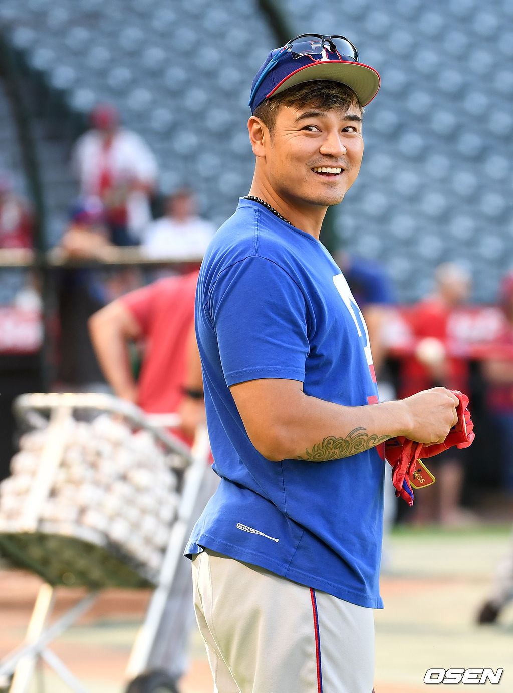 텍사스 추신수가 타격 훈련을 준비하며 미소짓고 있다. /dreamer@osen.co.kr