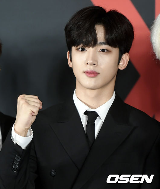 김요한이 포토타임을 하고 있다. /ksl0919@osen.co.kr